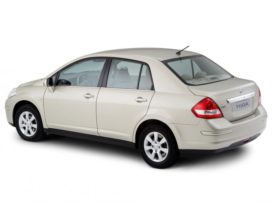 Nissan Tiida Sedan '2004